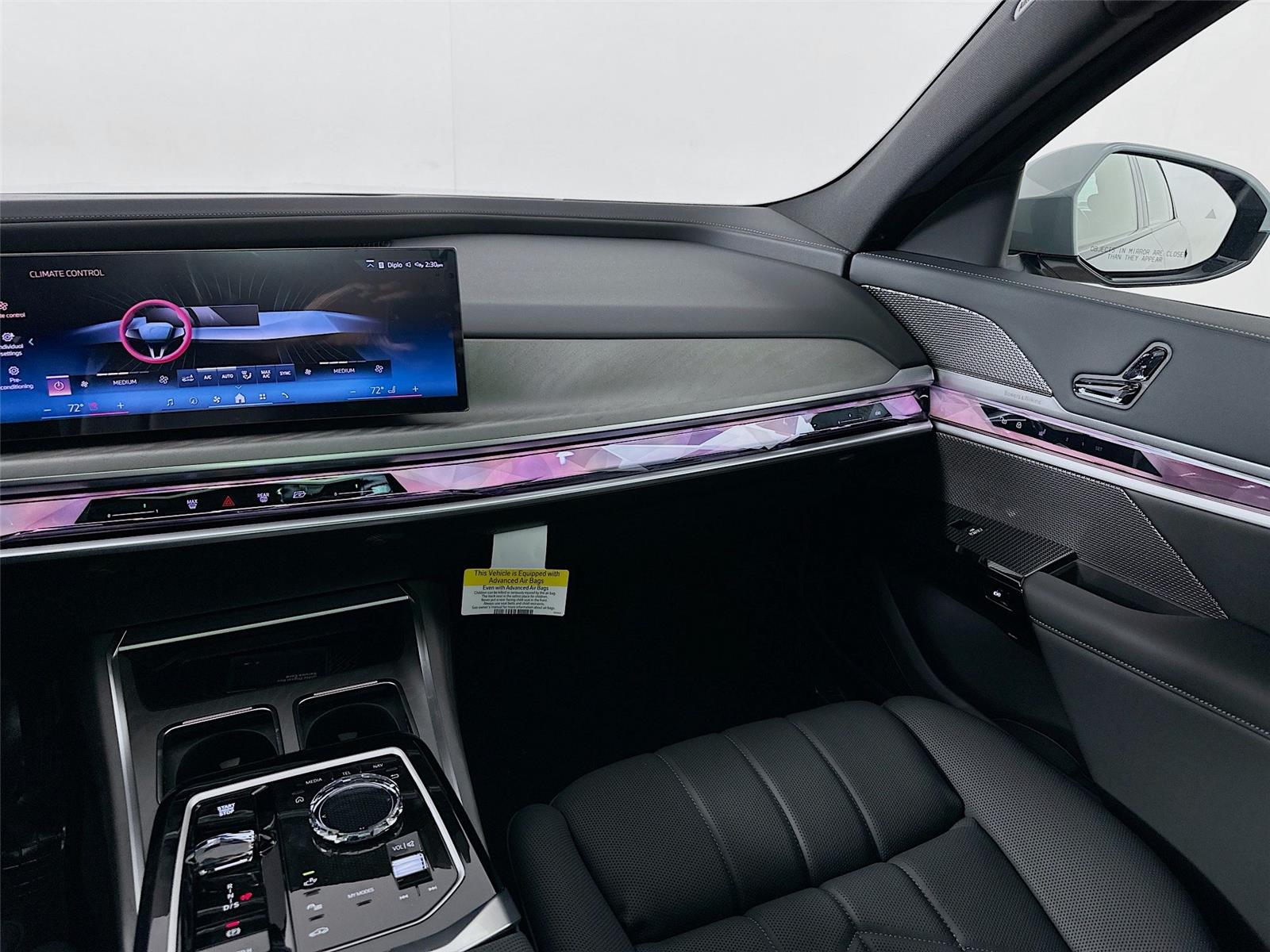 2026 Bmw 750e photo 20