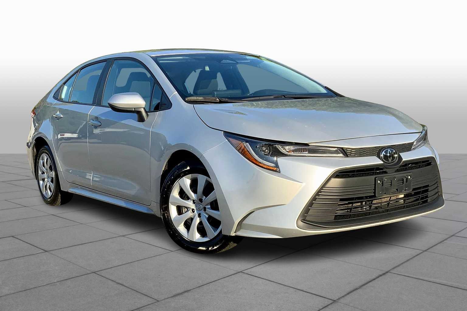 2023 Toyota Corolla LE photo 2