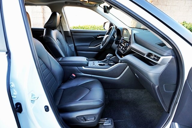 Used 2024 White Toyota LE image 10