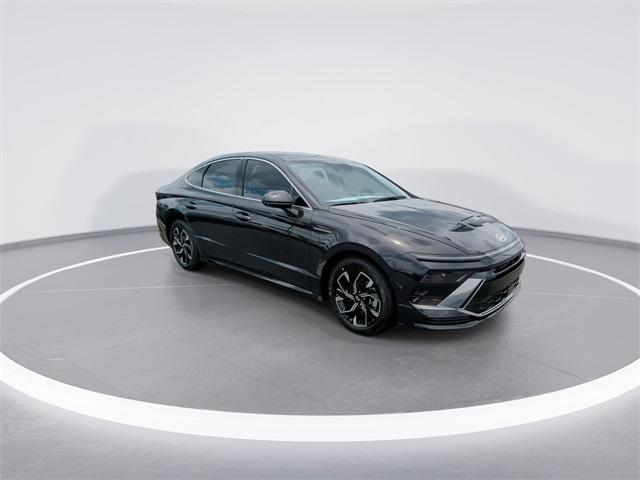 2025 Hyundai Sonata SEL photo 2