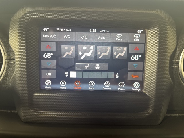 2020 Jeep Wrangler Unlimited Sahara photo 14