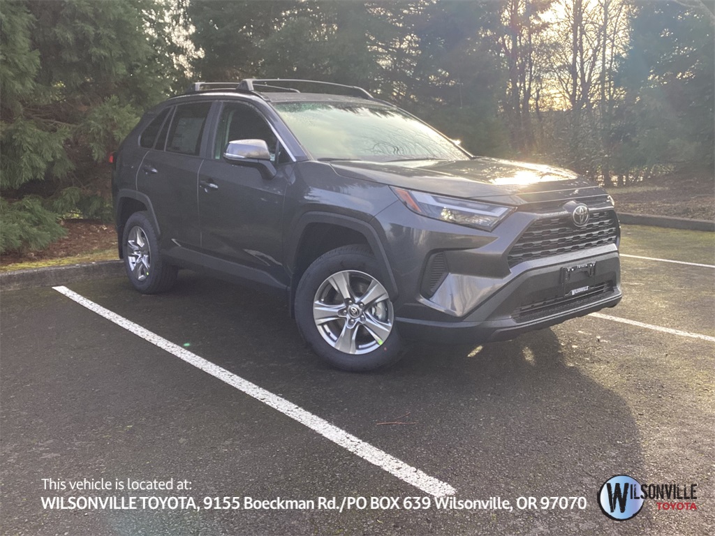 2025 Toyota RAV4 XLE's photo