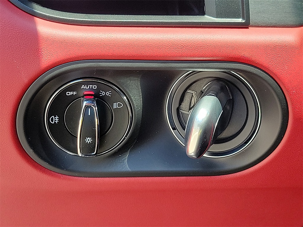 2025 Porsche Macan GTS photo 16