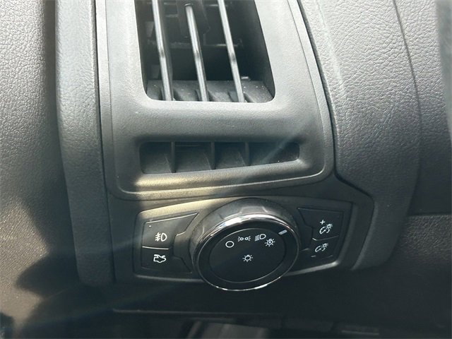 2014 Ford Focus SE photo 16