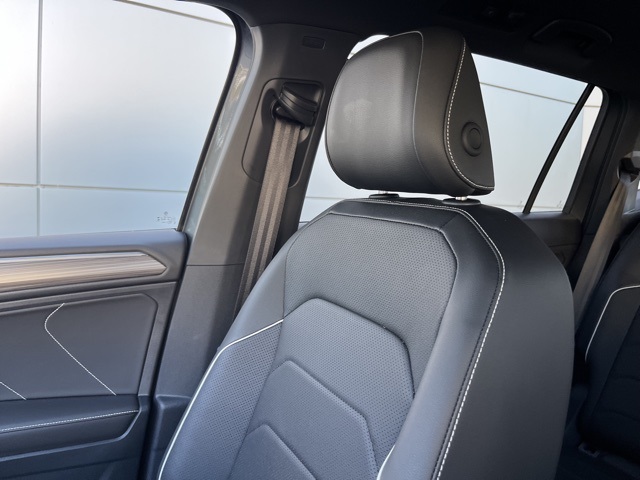 2024 Volkswagen Tiguan SEL R-Line Black photo 47
