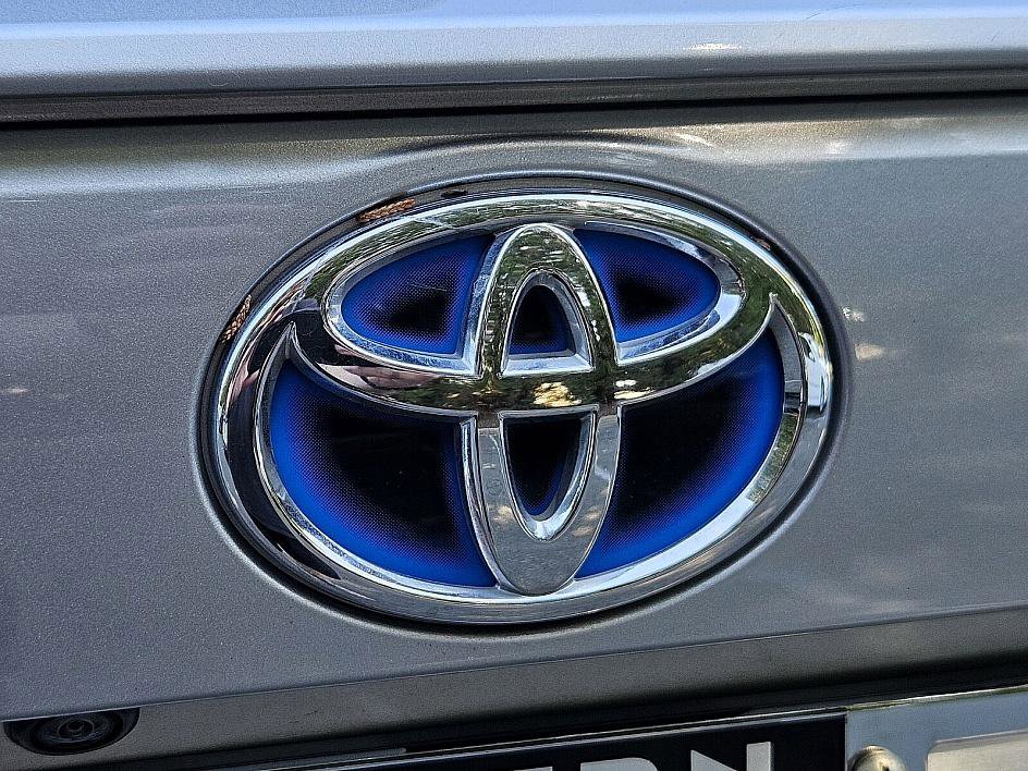 2024 Toyota RAV4 Hybrid XLE photo 11