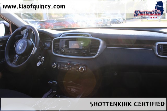 2017 Kia Sorento LX photo 4