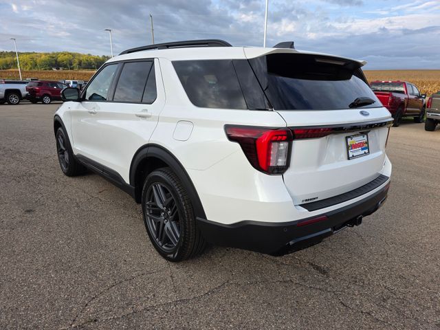 2025 Ford Explorer ST-Line photo 35