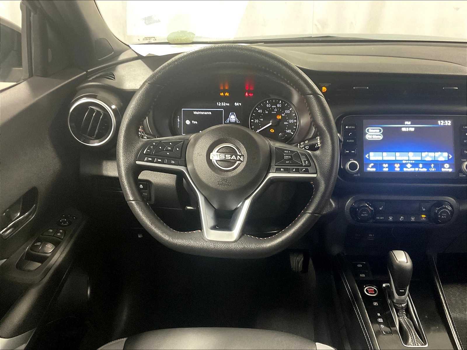 2023 Nissan Kicks SR photo 16