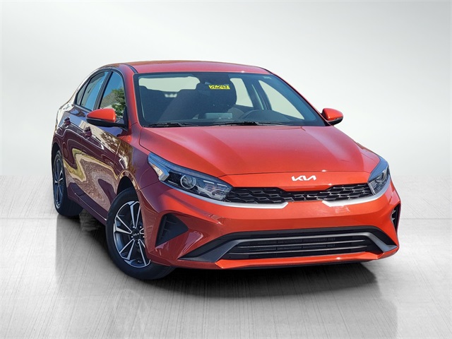 2023 Kia Forte LXS photo 3