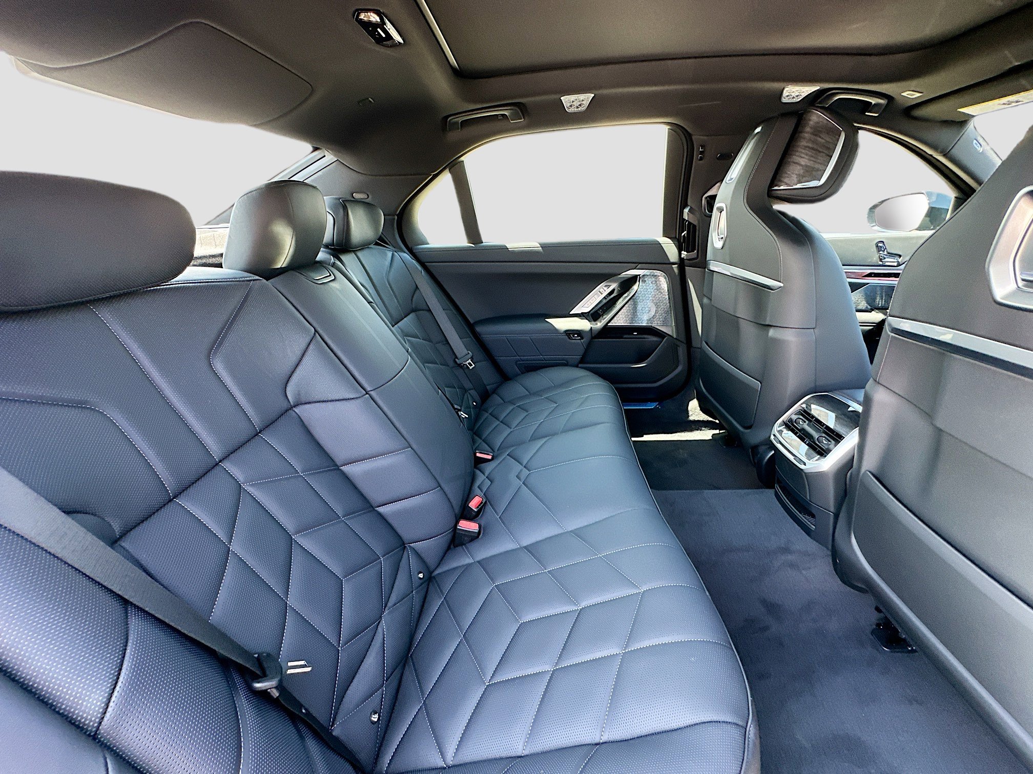 2025 Bmw 750e photo 22