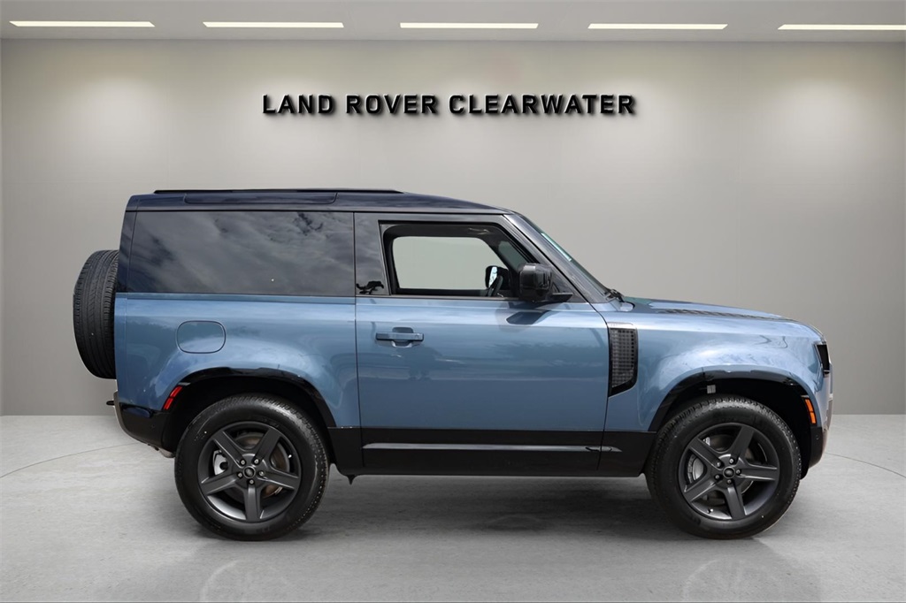 2025 Land Rover Defender 90 X-Dynamic SE photo 6