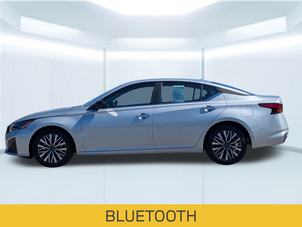 2025 Nissan Altima SV 2.5 photo 2