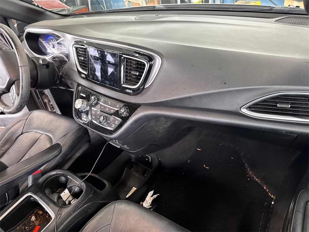 2018 Chrysler Pacifica Touring Plus photo 4