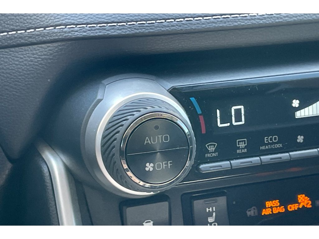 2023 Toyota RAV4 XLE photo 26