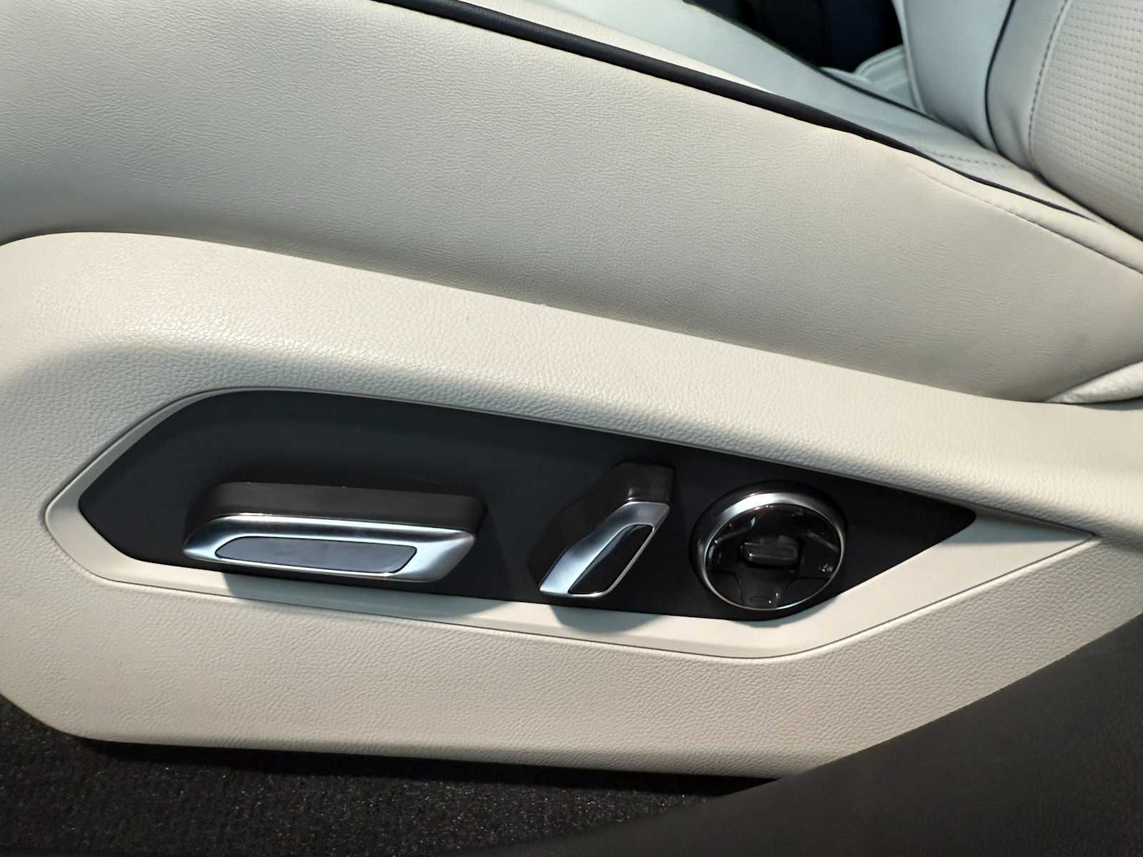 2025 Acura RDX Advance photo 16