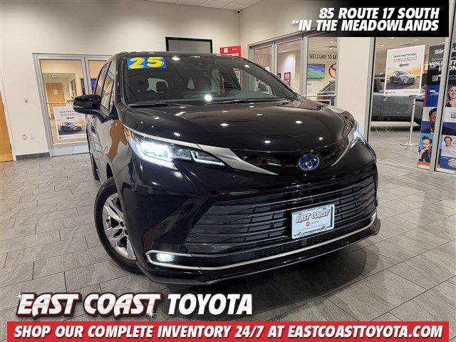 2025 Toyota Sienna Limited's photo