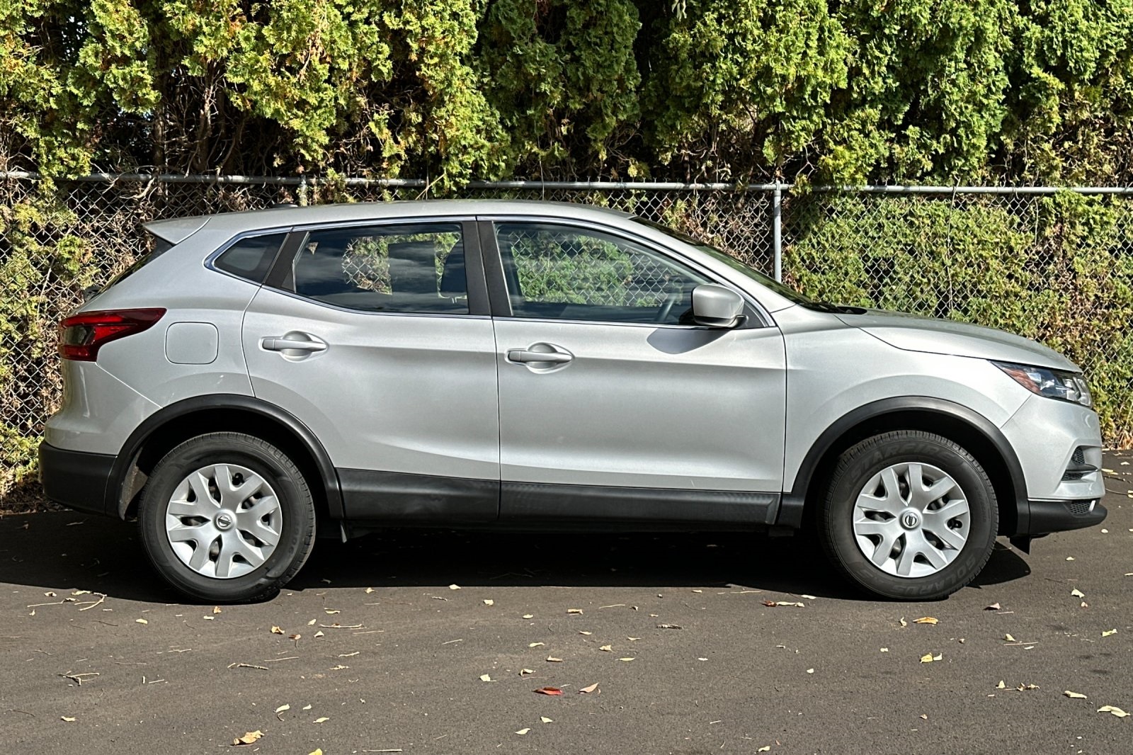 2020 Nissan Rogue Sport S photo 3