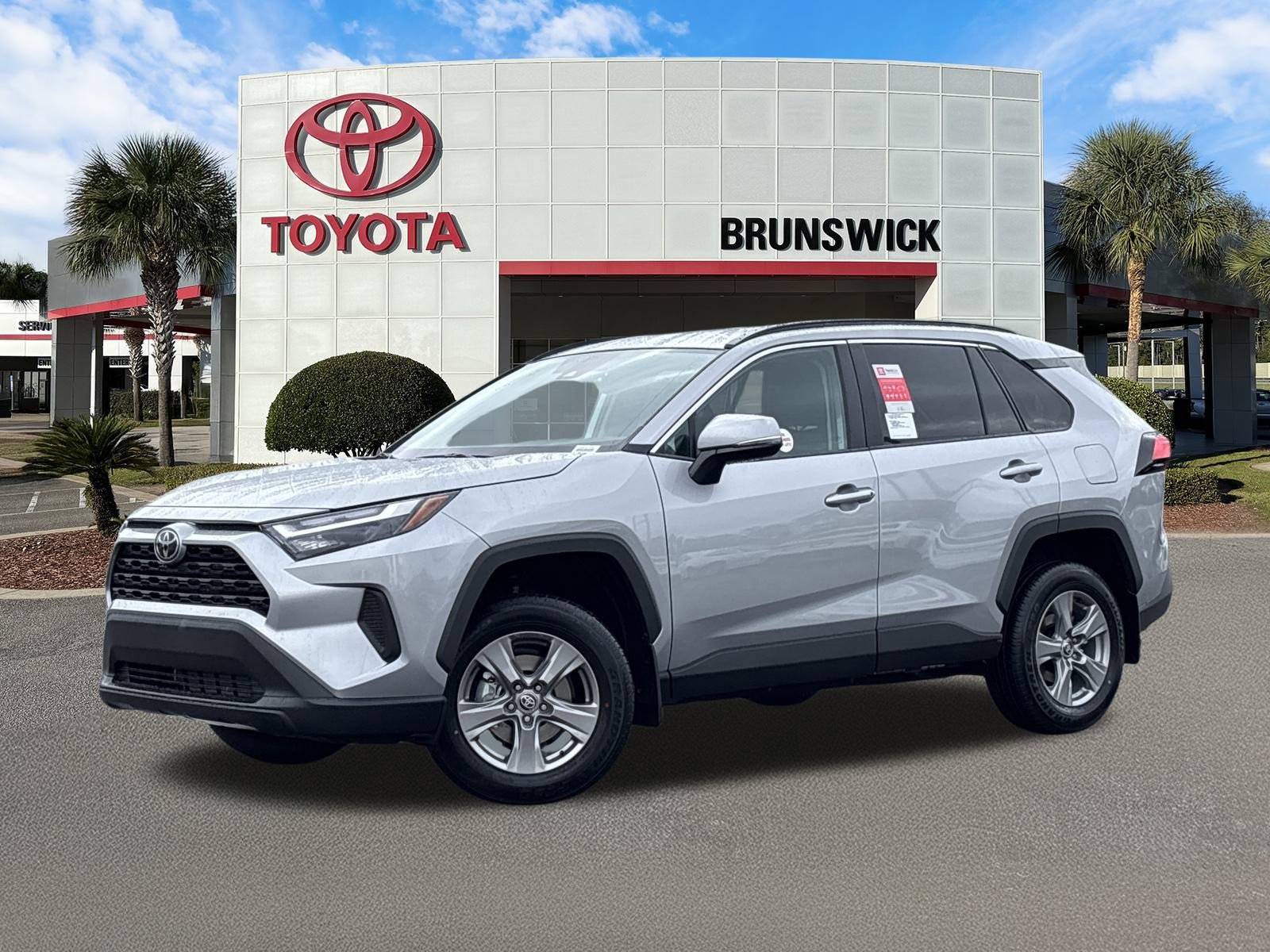 2025 Toyota RAV4 XLE's photo
