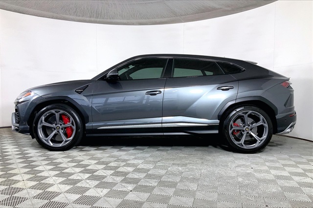 2019 Lamborghini Urus Base photo 2