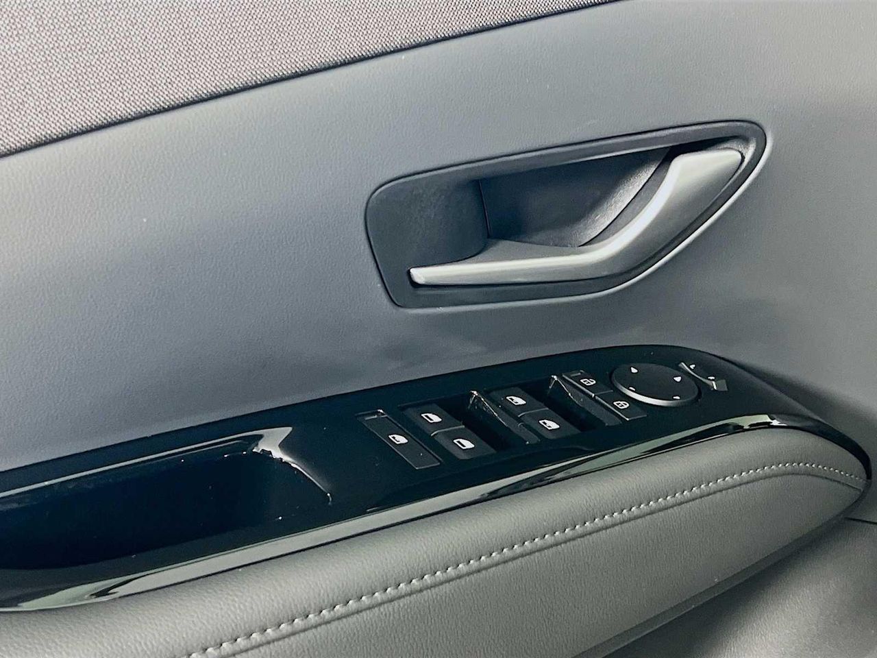 2025 Hyundai Tucson Hybrid Limited photo 13