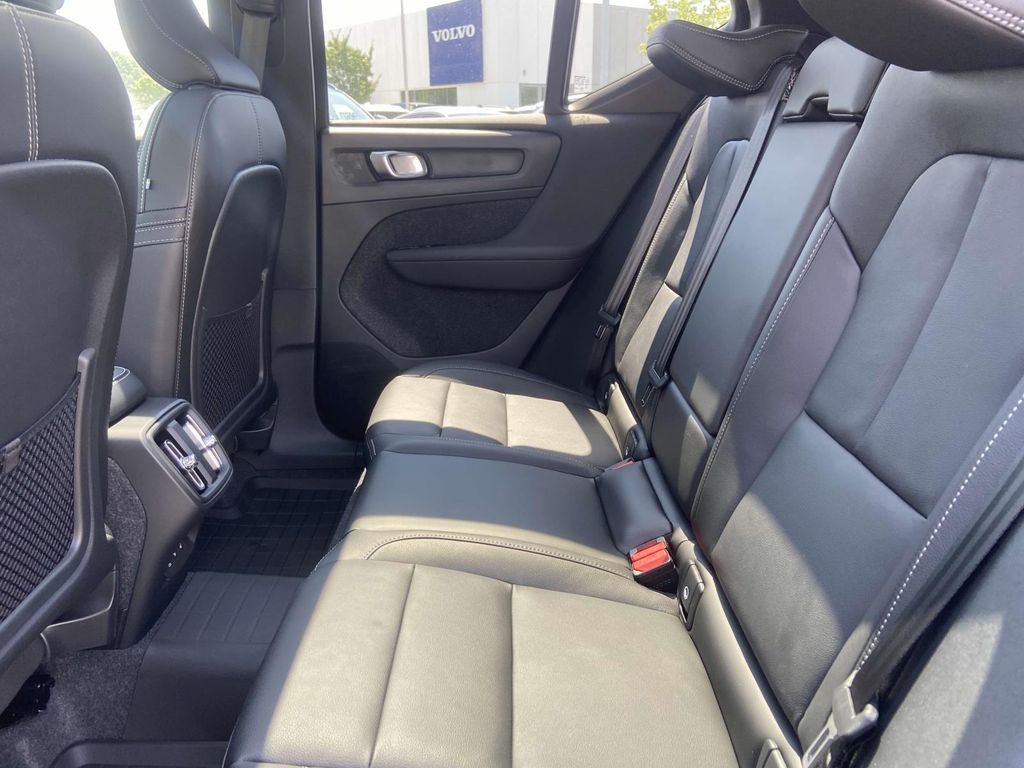 2026 Volvo XC40 AWD Plus photo 22