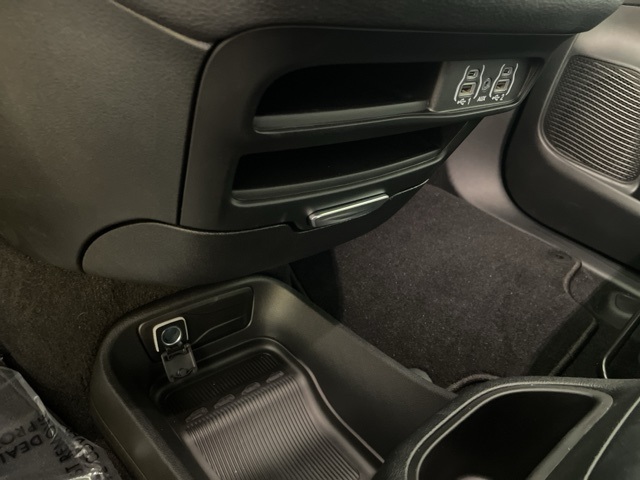 2025 Chrysler Pacifica photo 30