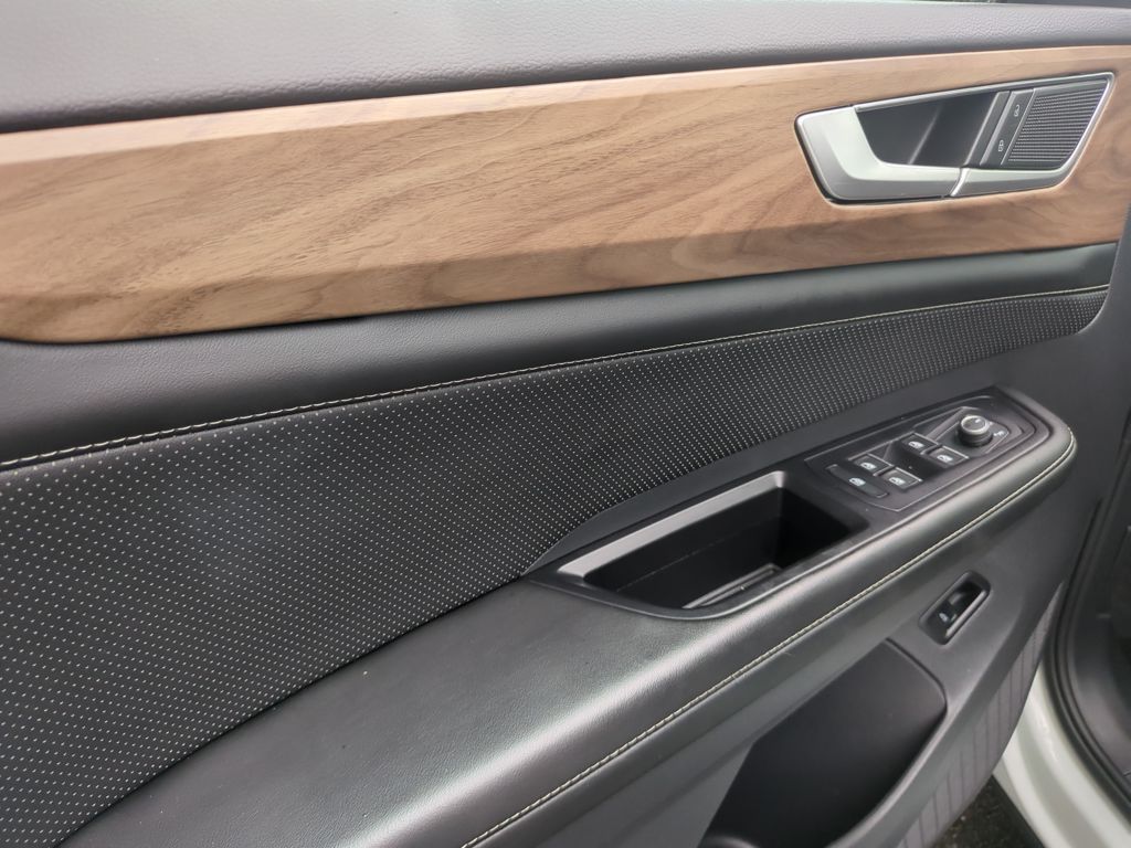 2024 Volkswagen Atlas SE Technology photo 12