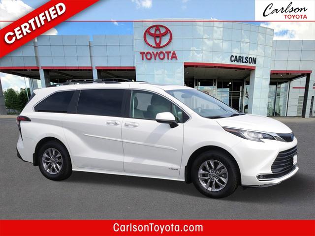 2021 Toyota Sienna XLE's photo
