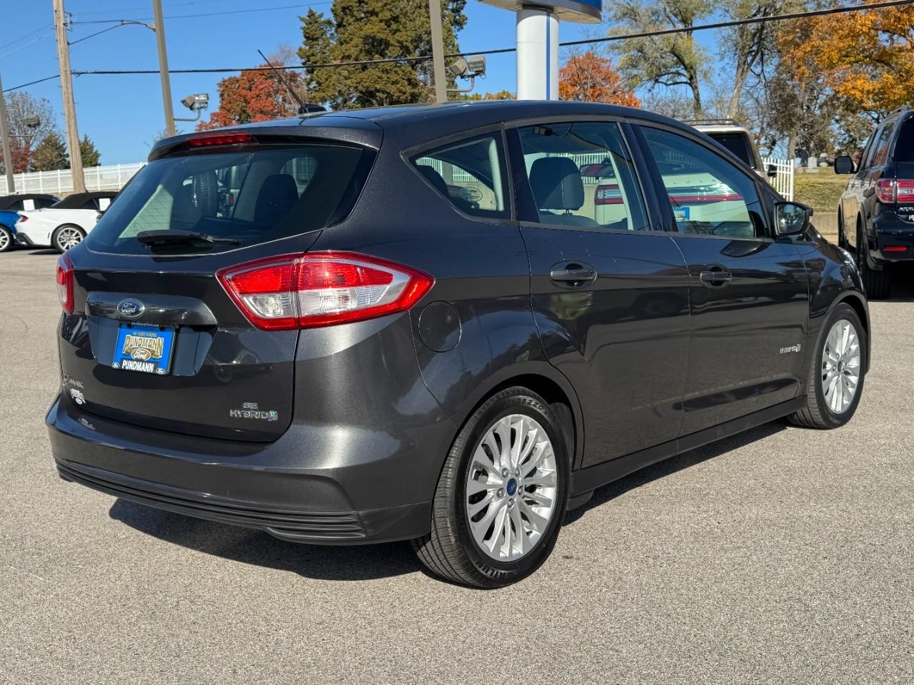 2017 Ford C-Max Hybrid SE photo 2