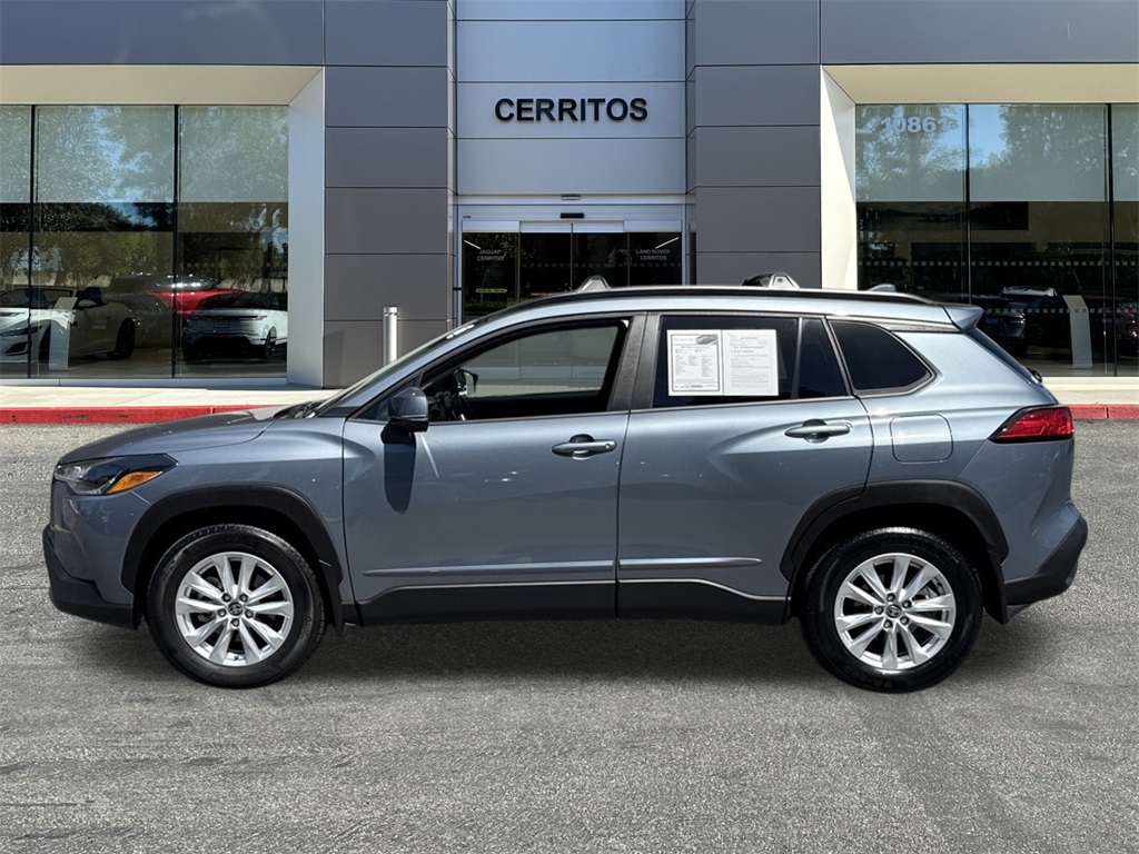 2022 Toyota Corolla Cross LE photo 7