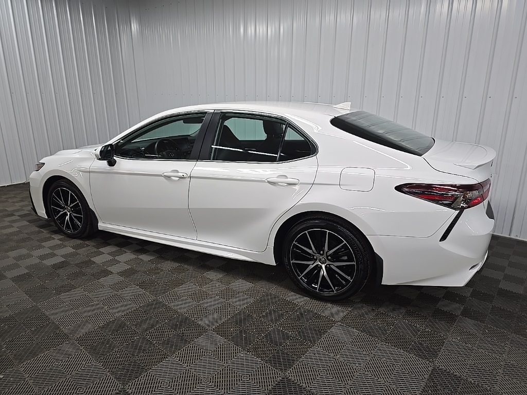 2022 Toyota Camry SE photo 4