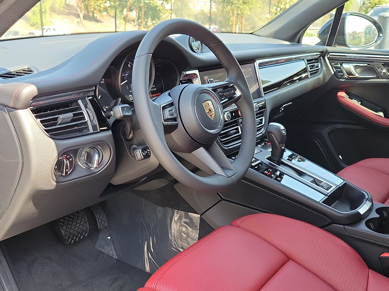 2026 Porsche Macan T photo 3