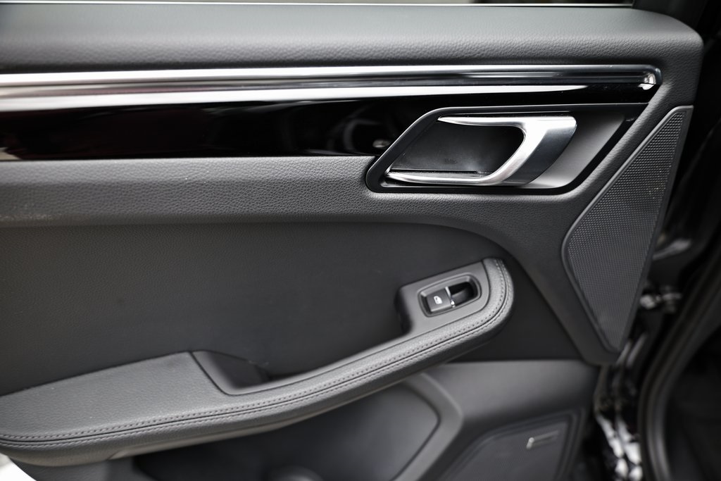 2024 Porsche Macan T photo 21