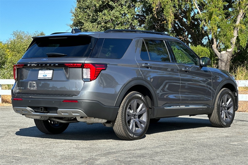 2025 Ford Explorer photo 4