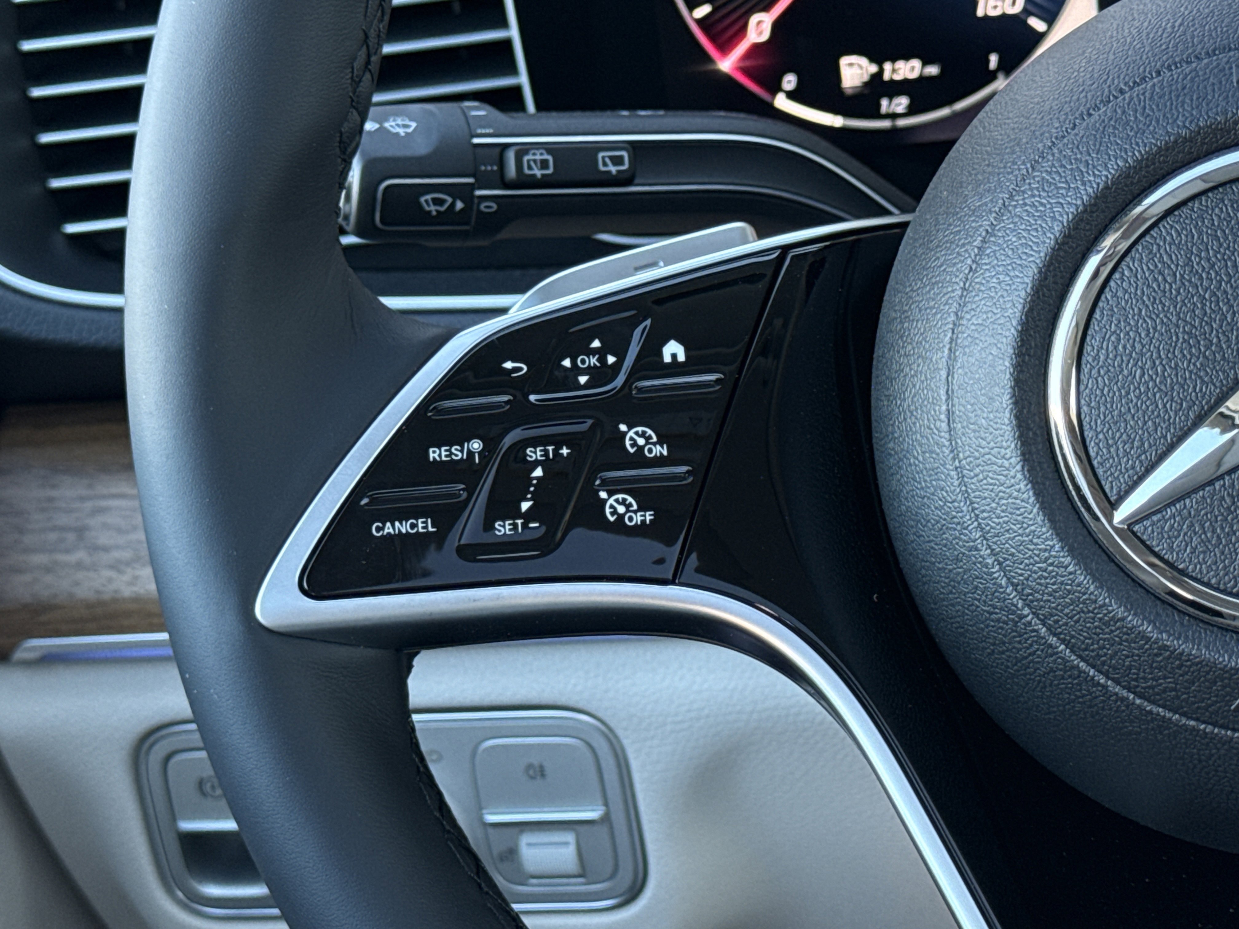 2025 Mercedes Benz GLE 350 4MATIC photo 4