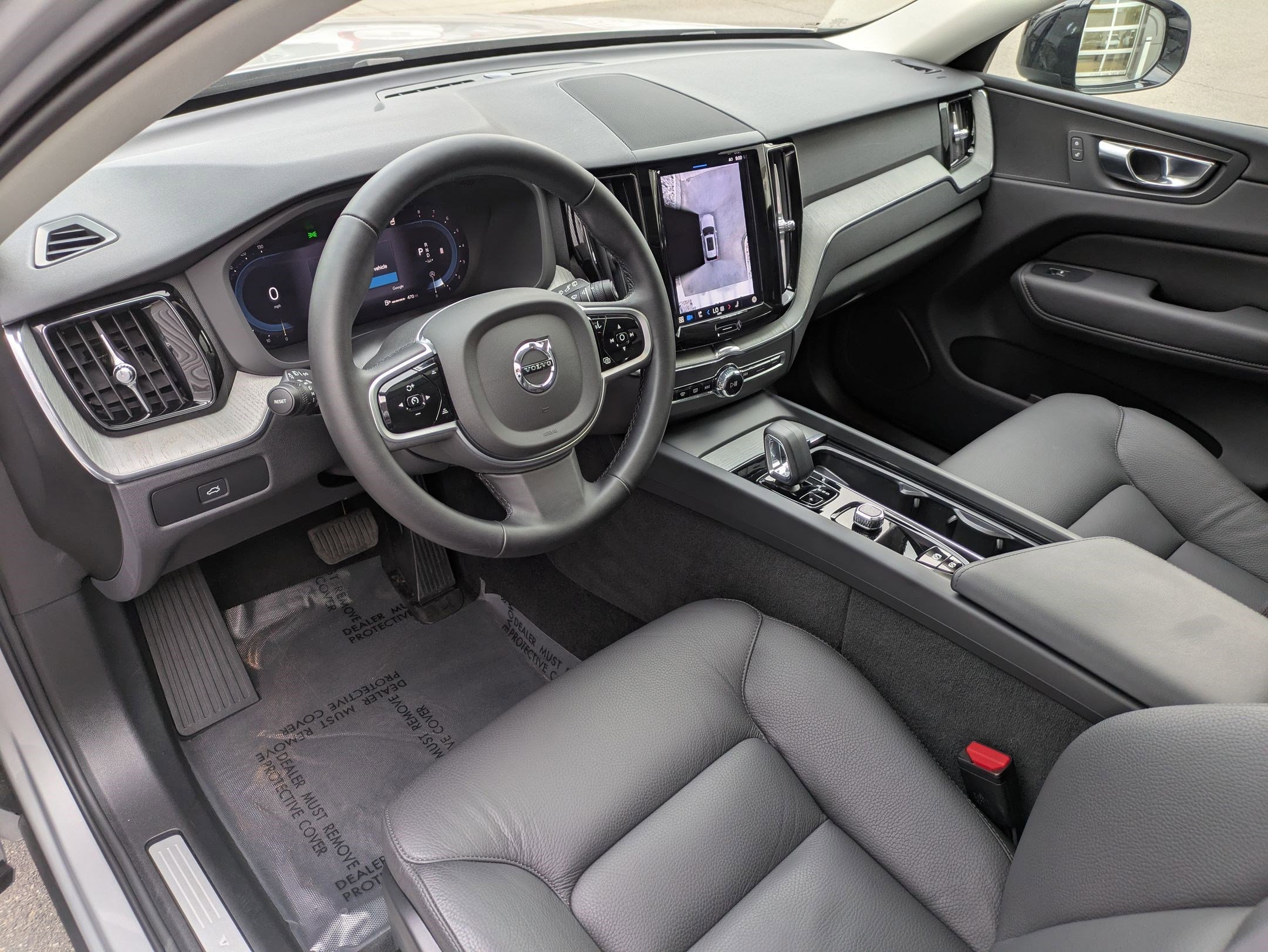 2025 Volvo XC60 Plus photo 12