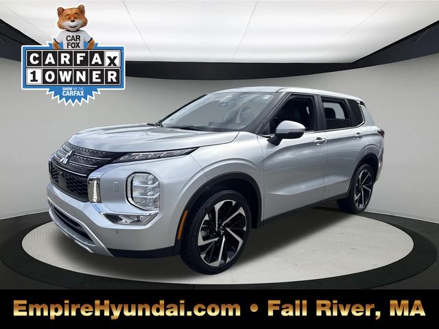 2024 Mitsubishi Outlander SE's photo