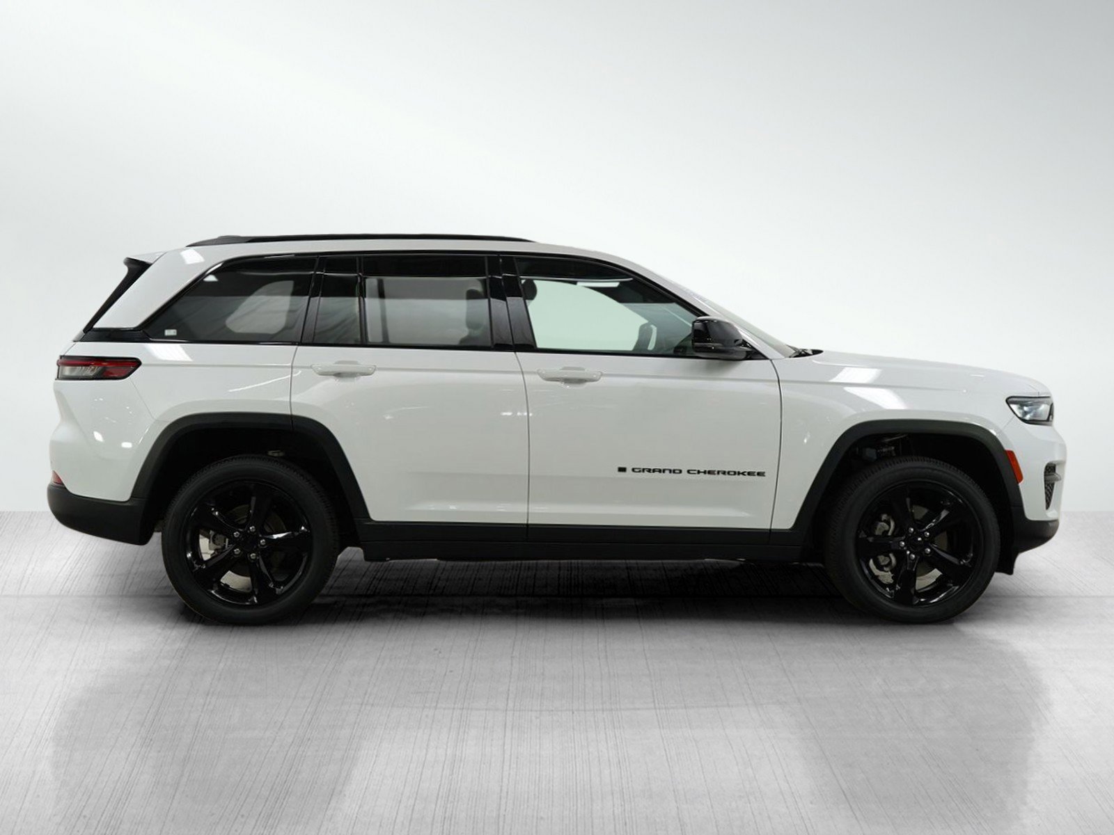 2023 Jeep Grand Cherokee Laredo Altitude photo 6