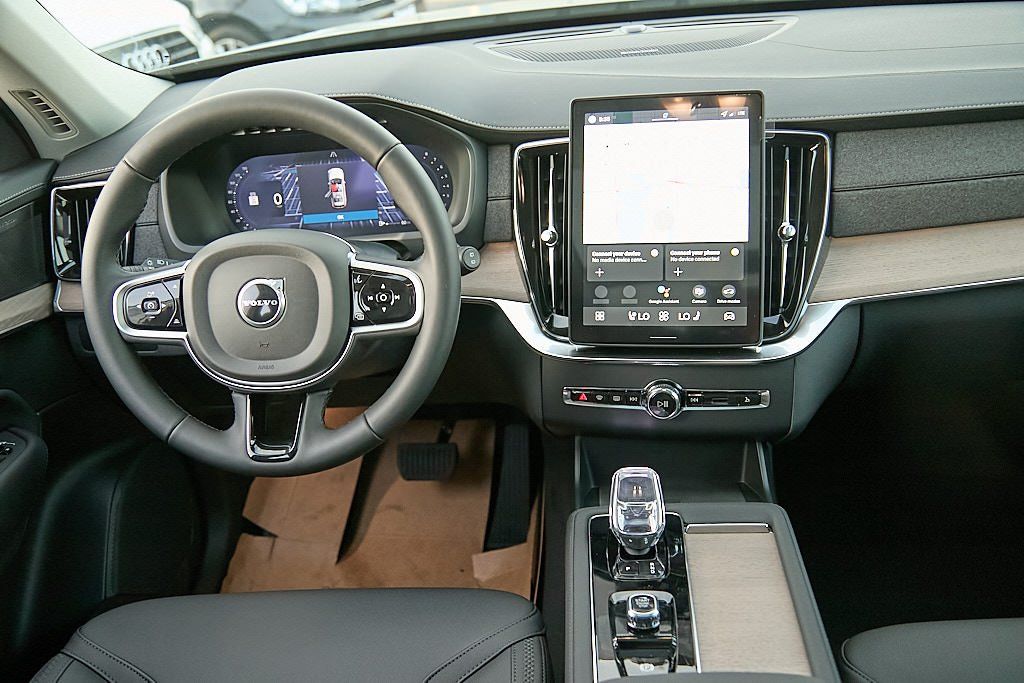 2026 VOLVO XC90 - Image 24