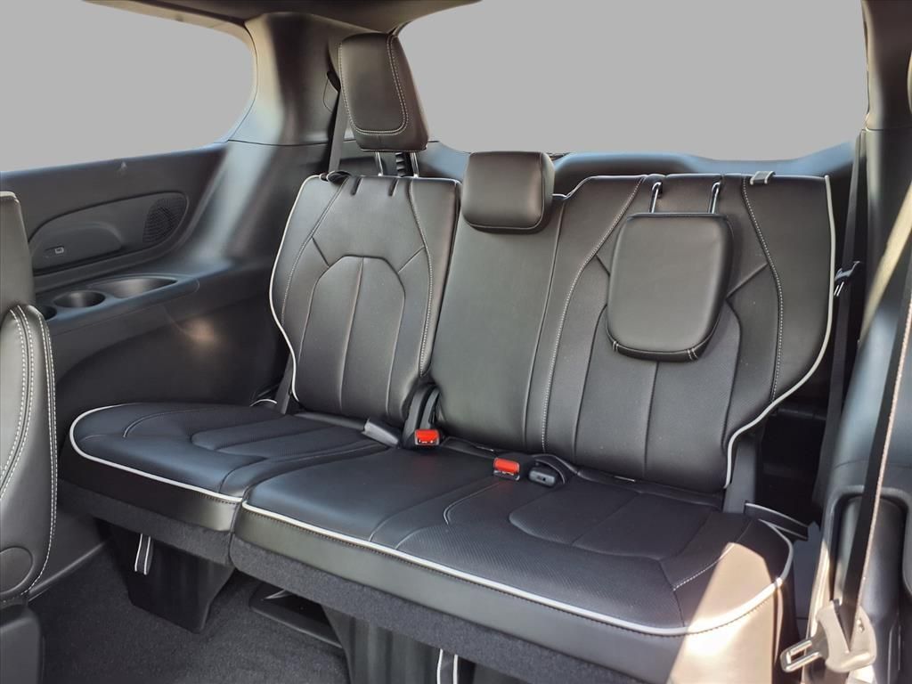 2026 Chrysler Pacifica Limited photo 22