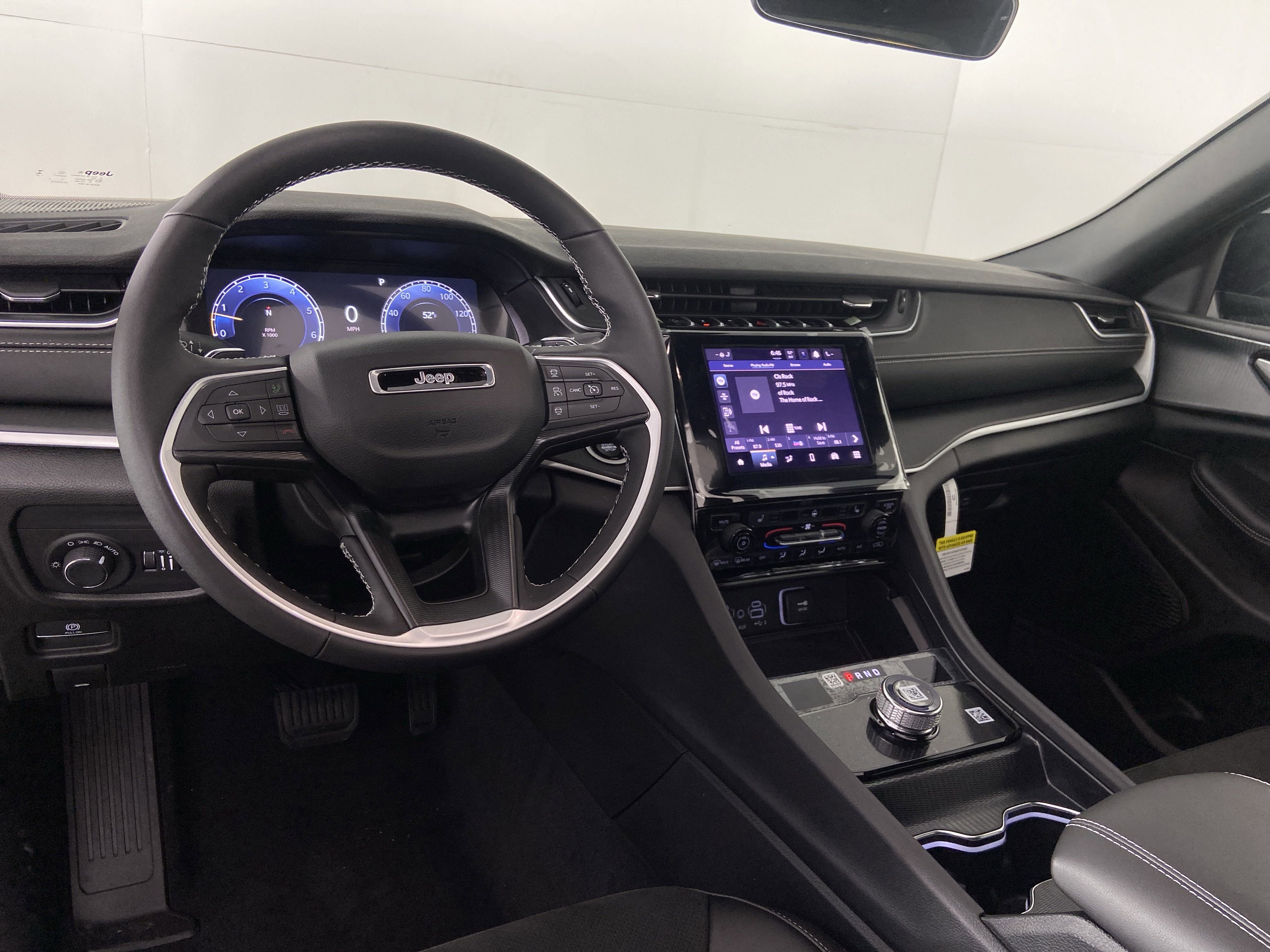 2025 Jeep Grand Cherokee Laredo Altitude photo 2