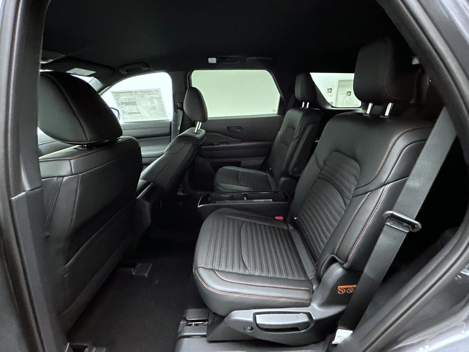 2025 Nissan Pathfinder SV photo 9
