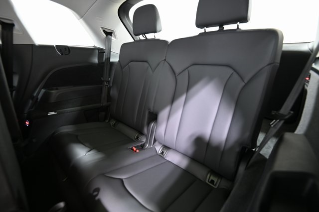 2023 Audi Q7 55 Premium Plus photo 8