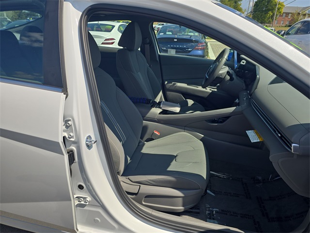 2025 Hyundai Elantra SEL Convenience photo 23