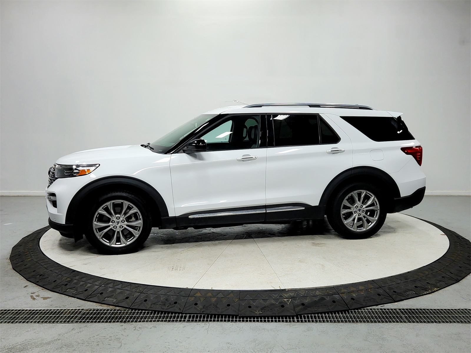 2024 Ford Explorer Limited photo 4