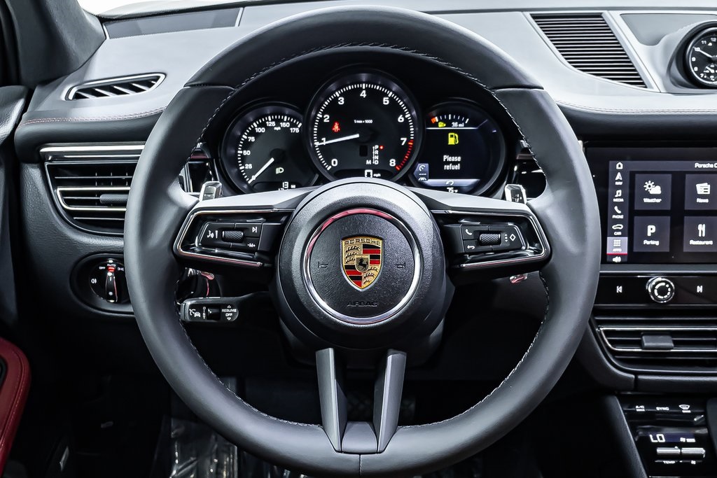 2025 Porsche Macan T photo 14