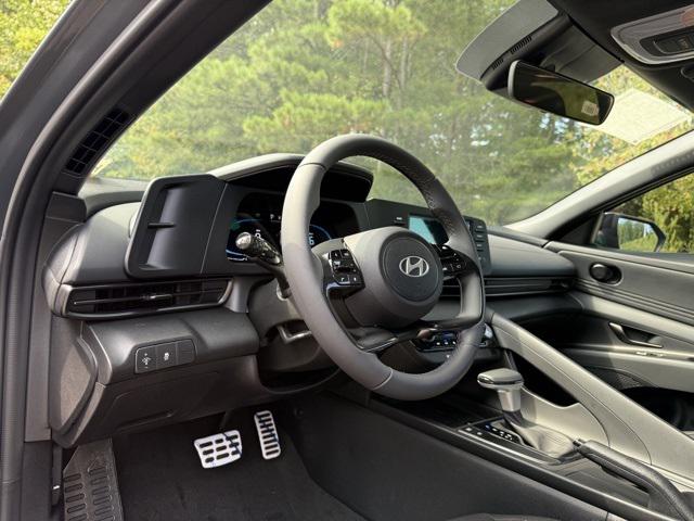 2025 Hyundai Elantra SEL Sport photo 13