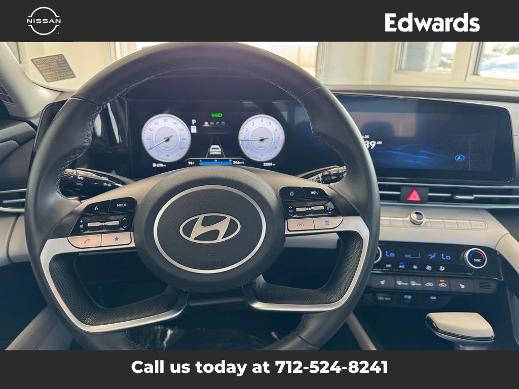 2024 Hyundai Elantra Limited photo 18