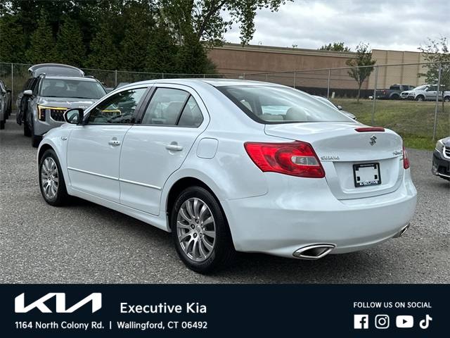 2013 Suzuki Kizashi photo 3